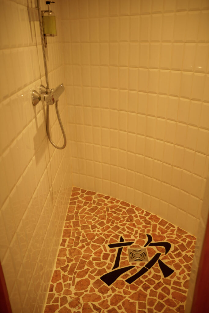 Chambre Japon Valsoyo salle de bain équipée lavabo