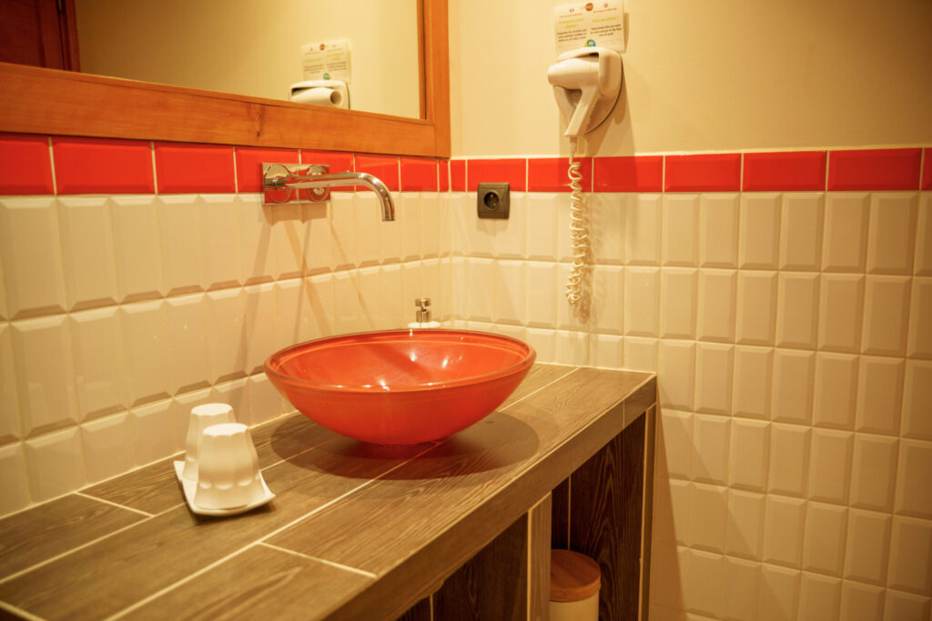 Chambre Japon Valsoyo salle de bain équipée lavabo