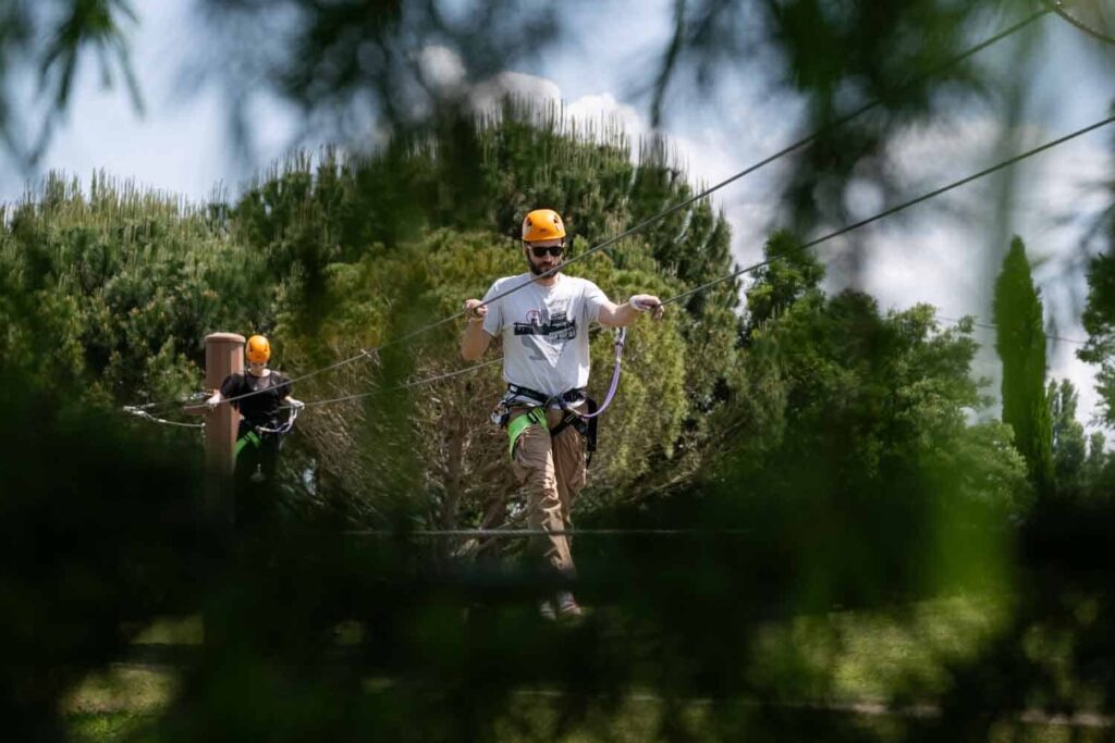 Pont des singes, une activité phare à Valsoyo, dans le cadre naturel du plan d'eau