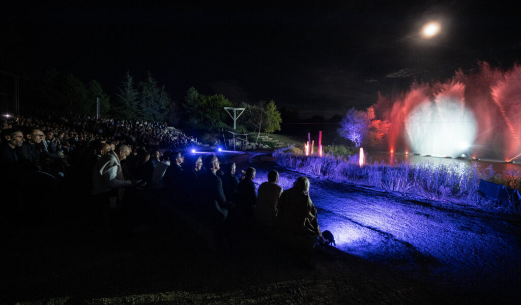 Vivez toute la magie d'un spectacle sur l'eau dans la Drôme pendant votre événement